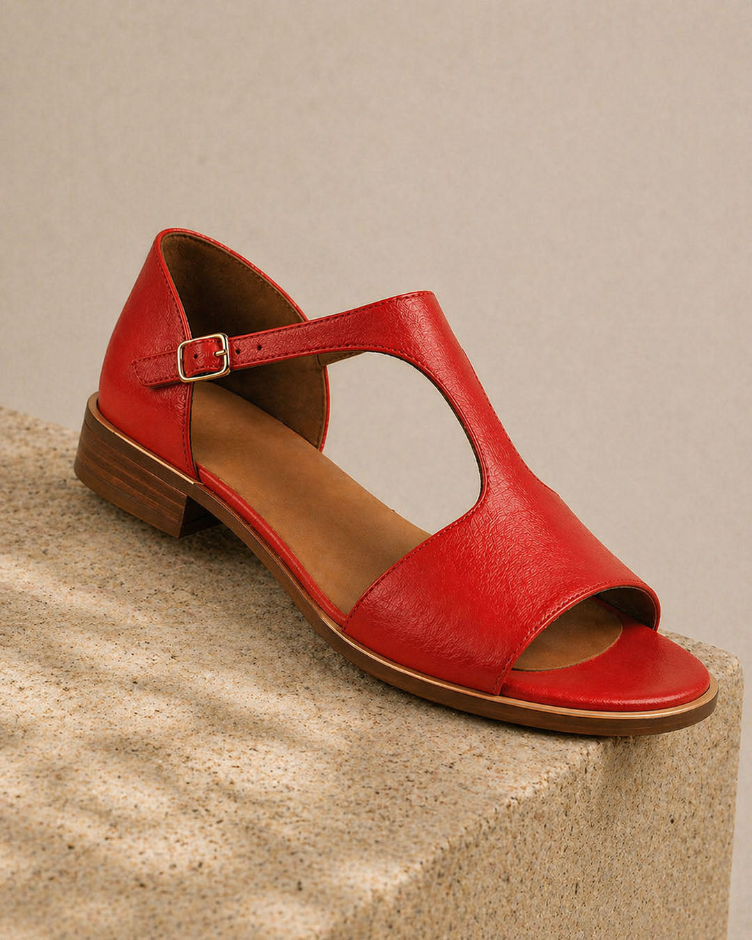 Damskie sandały letnie z regulowanym paskiem widok z boku