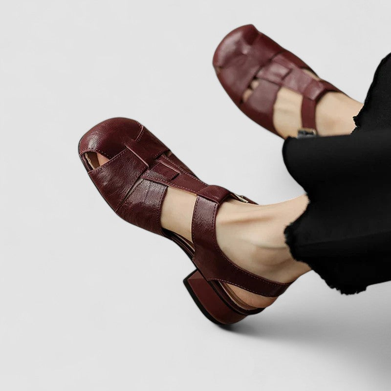 Damskie buty Mary Jane na niskim obcasie w stylizacji codziennej