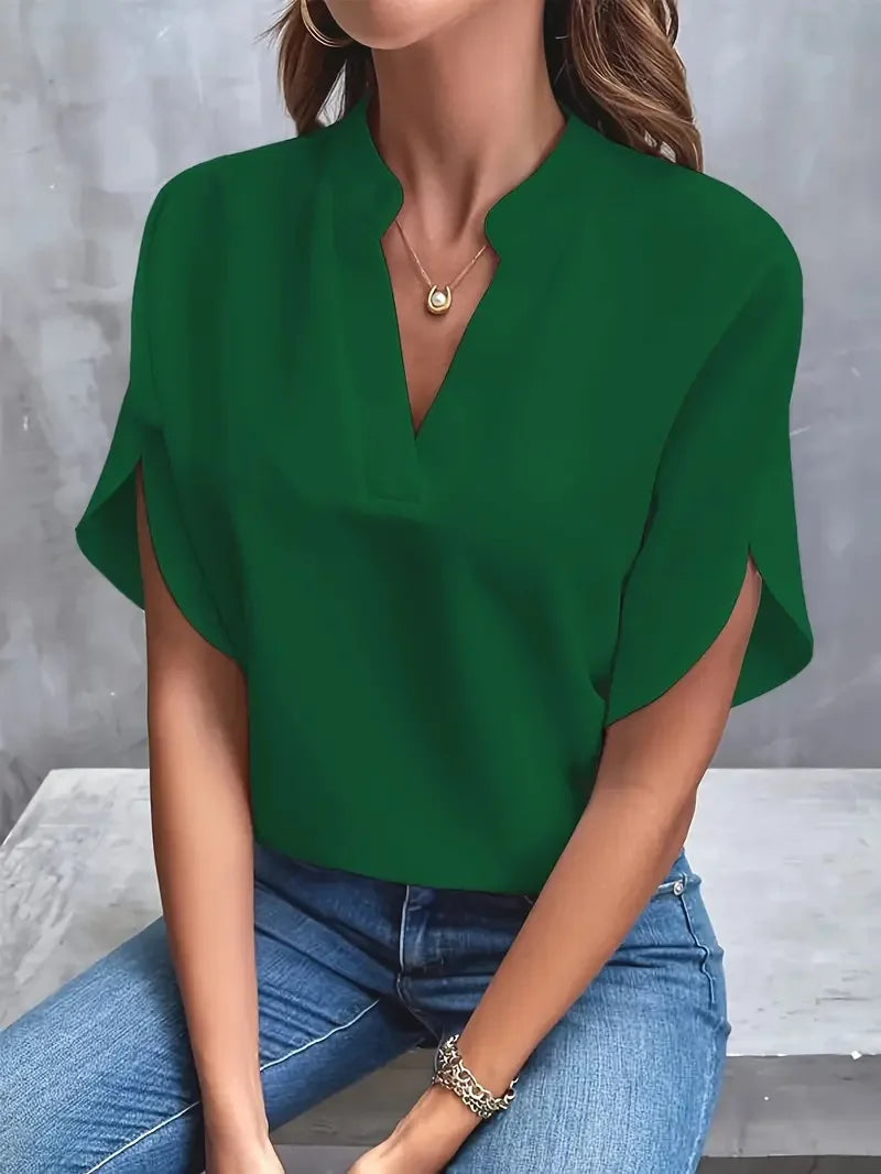 Isalie – Elegancka bluzka z dekoltem w serek, z lekkiego materiału