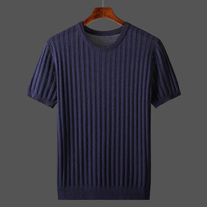 Detal wykończenia ściągacza przy rękawie i dole męskiego t-shirtu