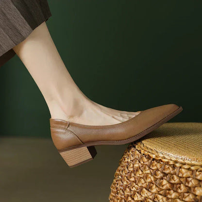 Buty damskie na średnim obcasie do pracy