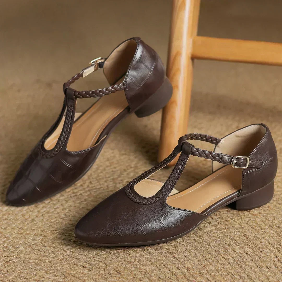 Skórzane damskie buty płaskie z klasycznym zapięciem na pasek