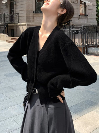 Dopasowany sweter rozpinany z dzianiny z dekoltem w serek