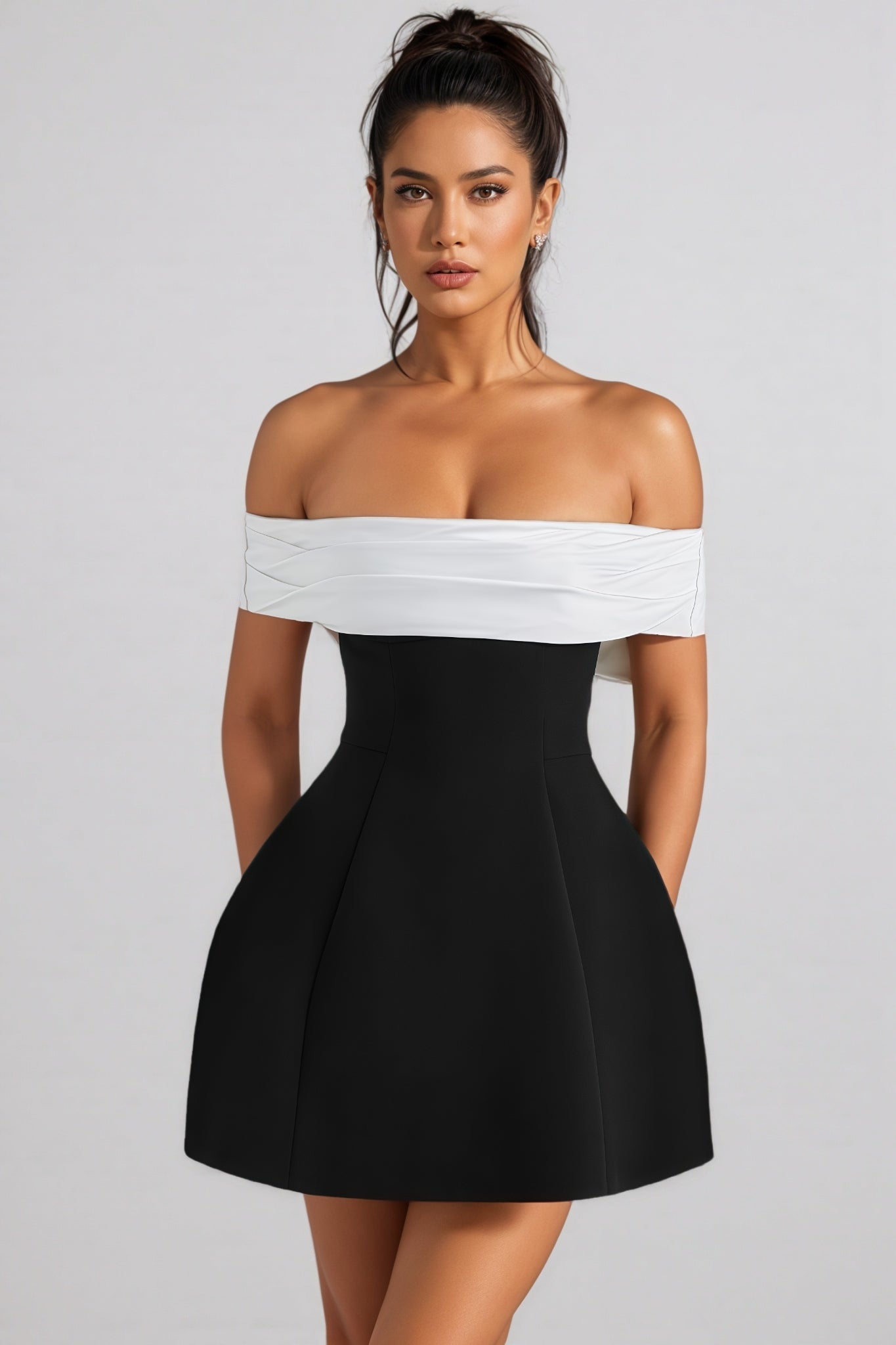 Mini sukienka Bardot Bubblehem w czarno-białe paski