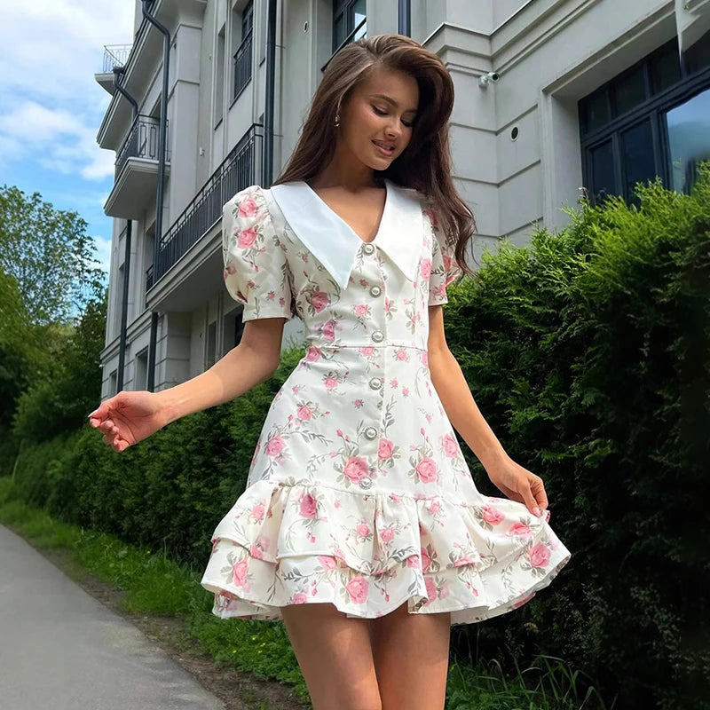 Mini sukienka z bufkami i falbanami