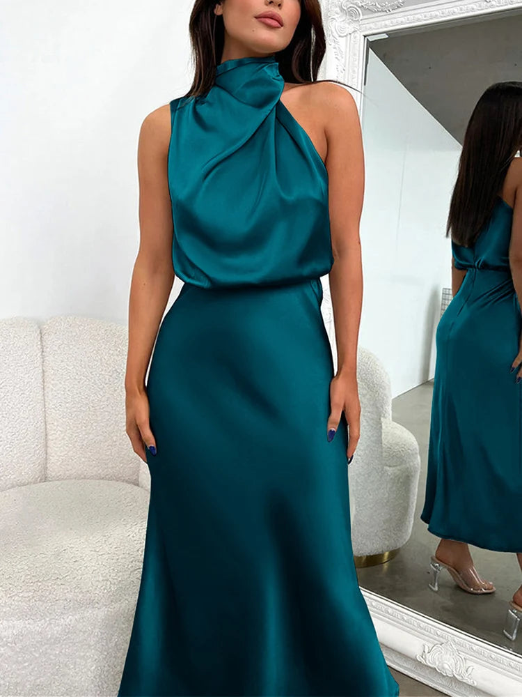 Damska satynowa sukienka midi z asymetrycznym dekoltem