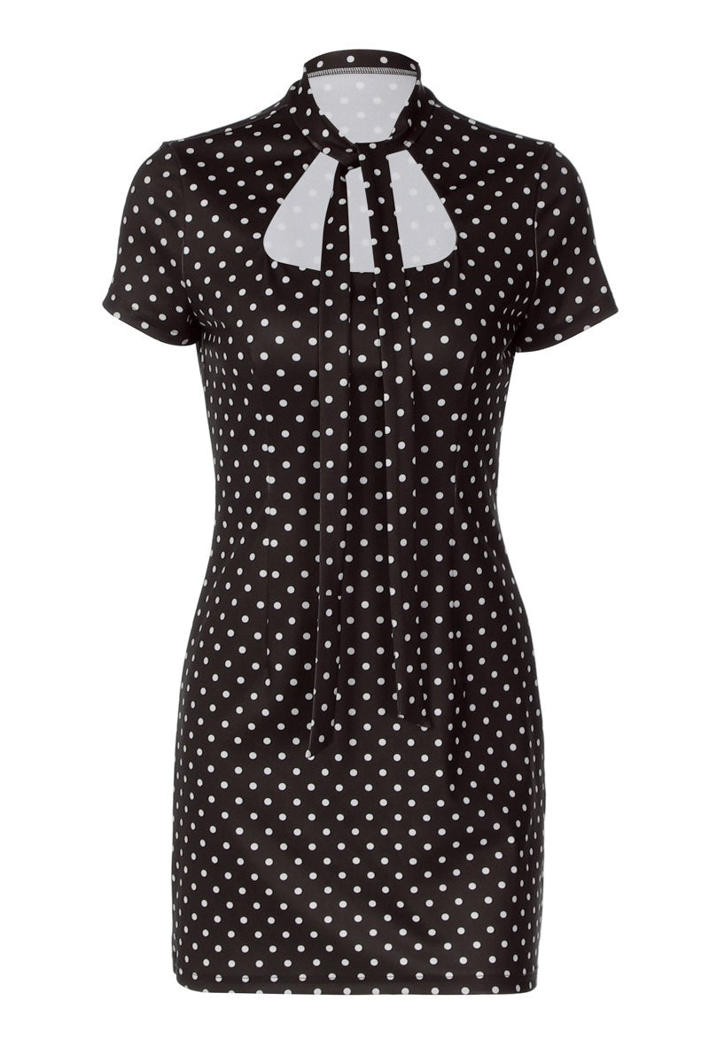 Sukienka bodycon w groszki podkreślająca sylwetkę