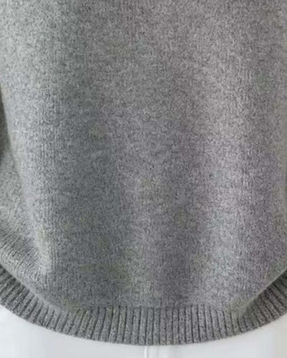 Sweter damski o prostym fasonie z długimi rękawami