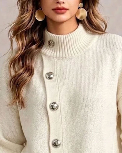 Sweter z golfem prezentujący wygodny fason casualowy