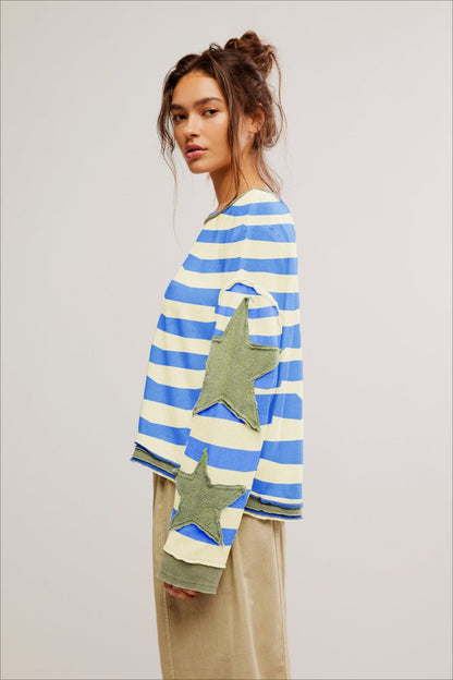 Widok z przodu bluzy oversize z aplikacją gwiazdy