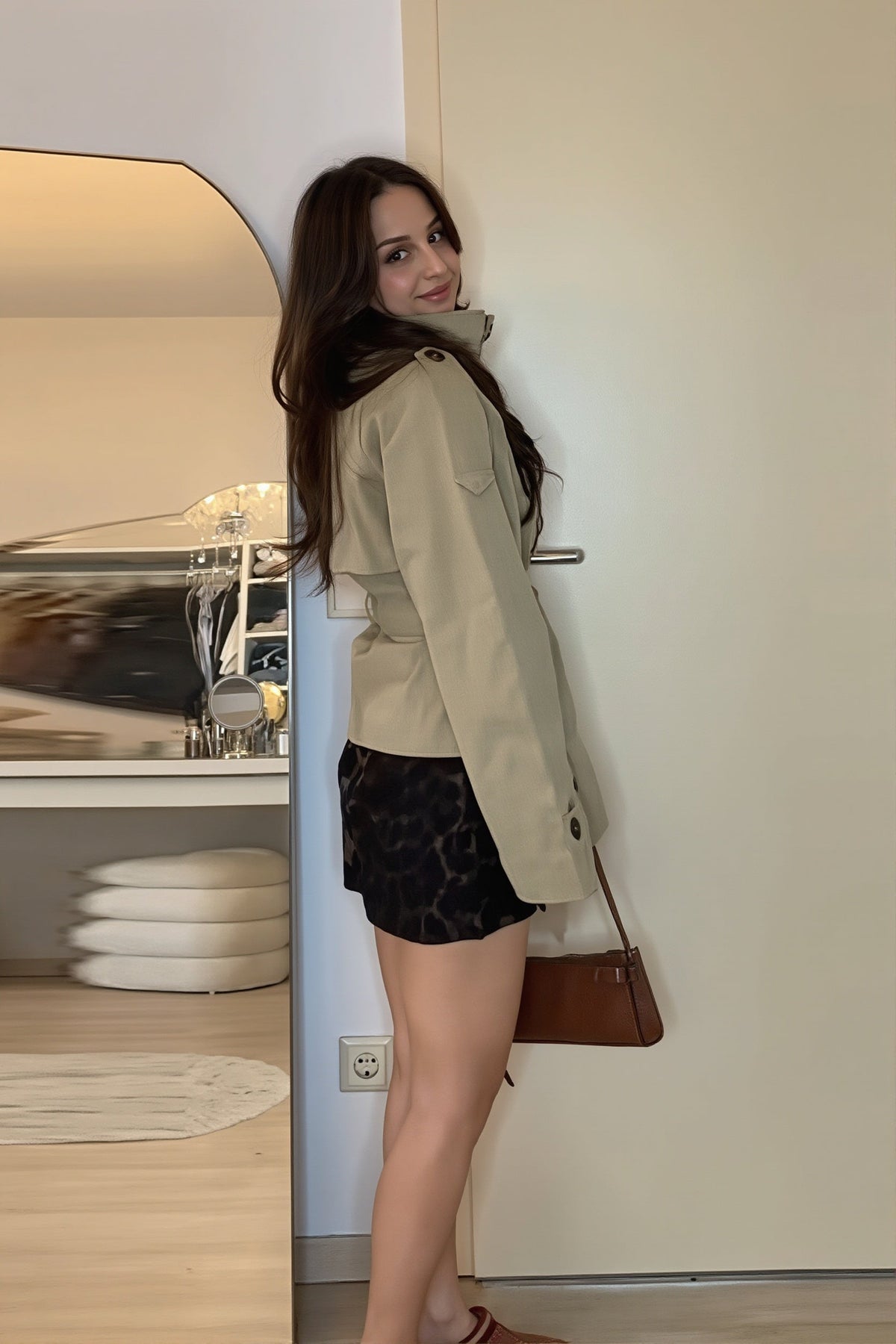 Elegancka kurtka trenczowa do stylizacji na co dzień i wyjątkowe okazje