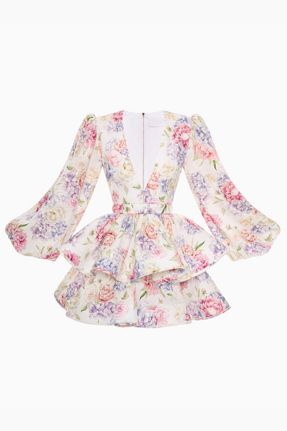 Sukienka mini w stylu boho z falbanami – widok z tyłu