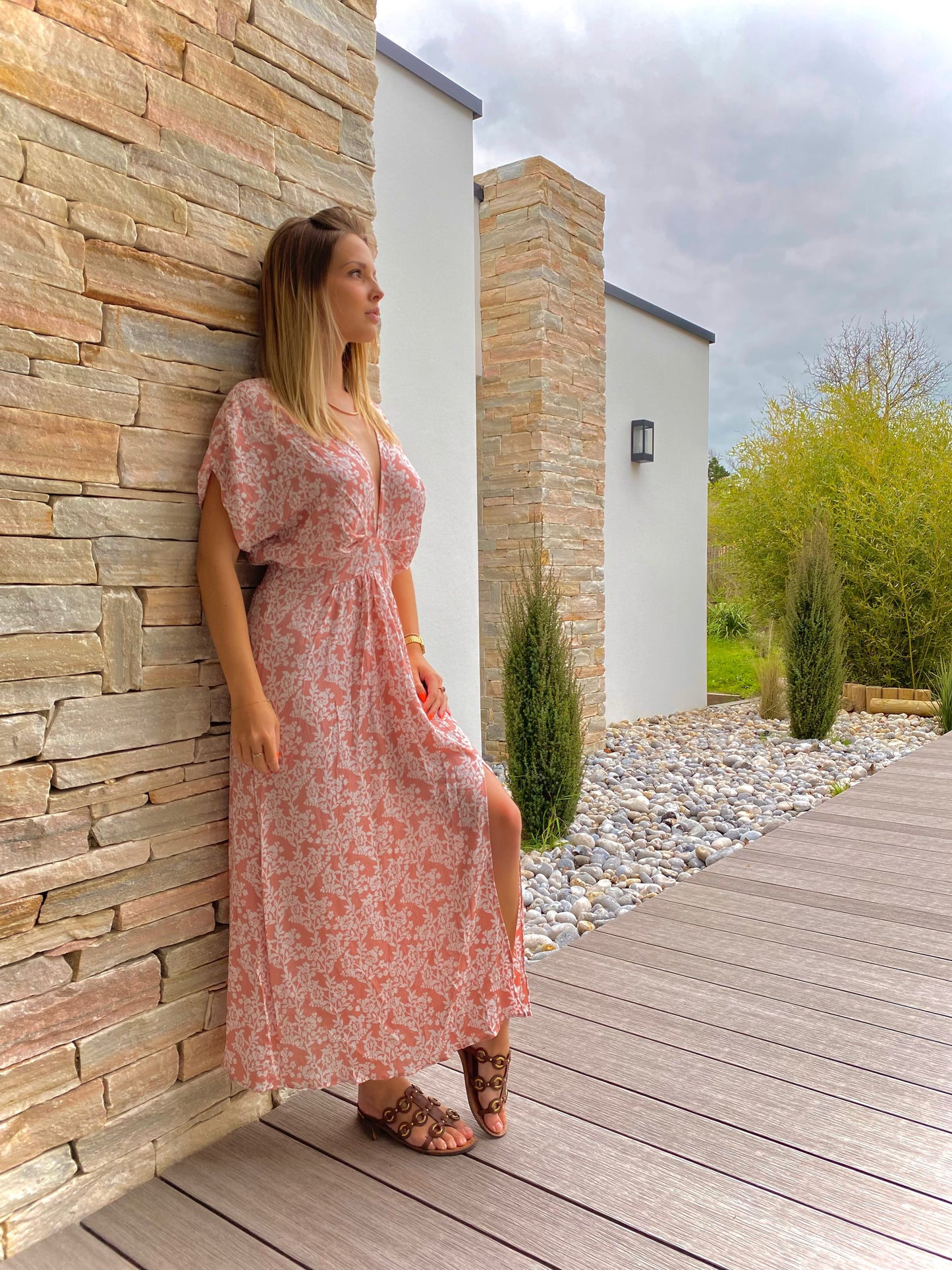 Różowa Prochowa Boho Sukienka Maxi z Rozcięciem