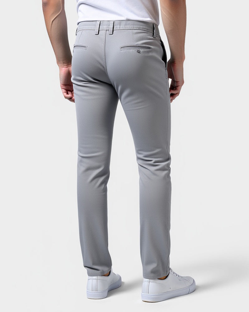 Męskie chinosy slim fit na co dzień, widok z boku