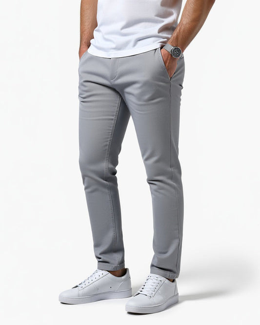 Męskie chinosy slim fit na co dzień, widok z przodu
