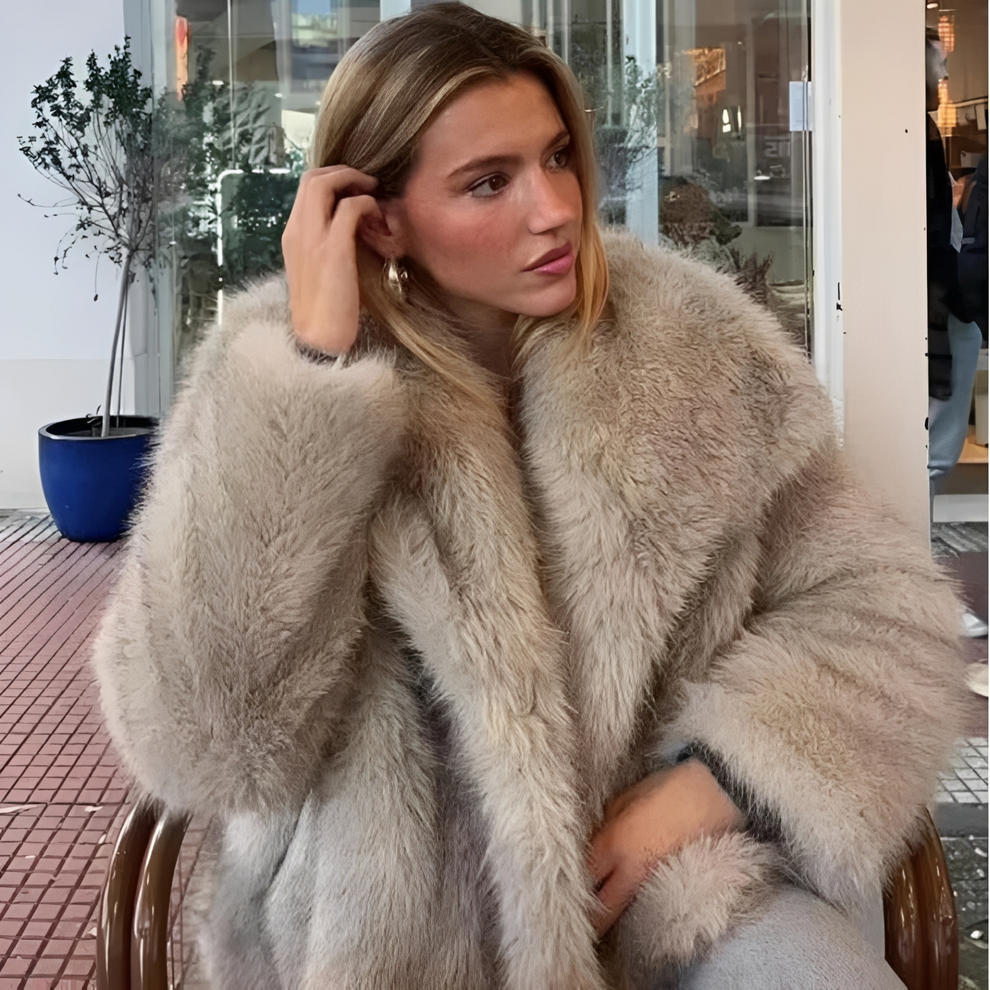 Corina - Elegancki krótki płaszcz z klapami dla kobiet