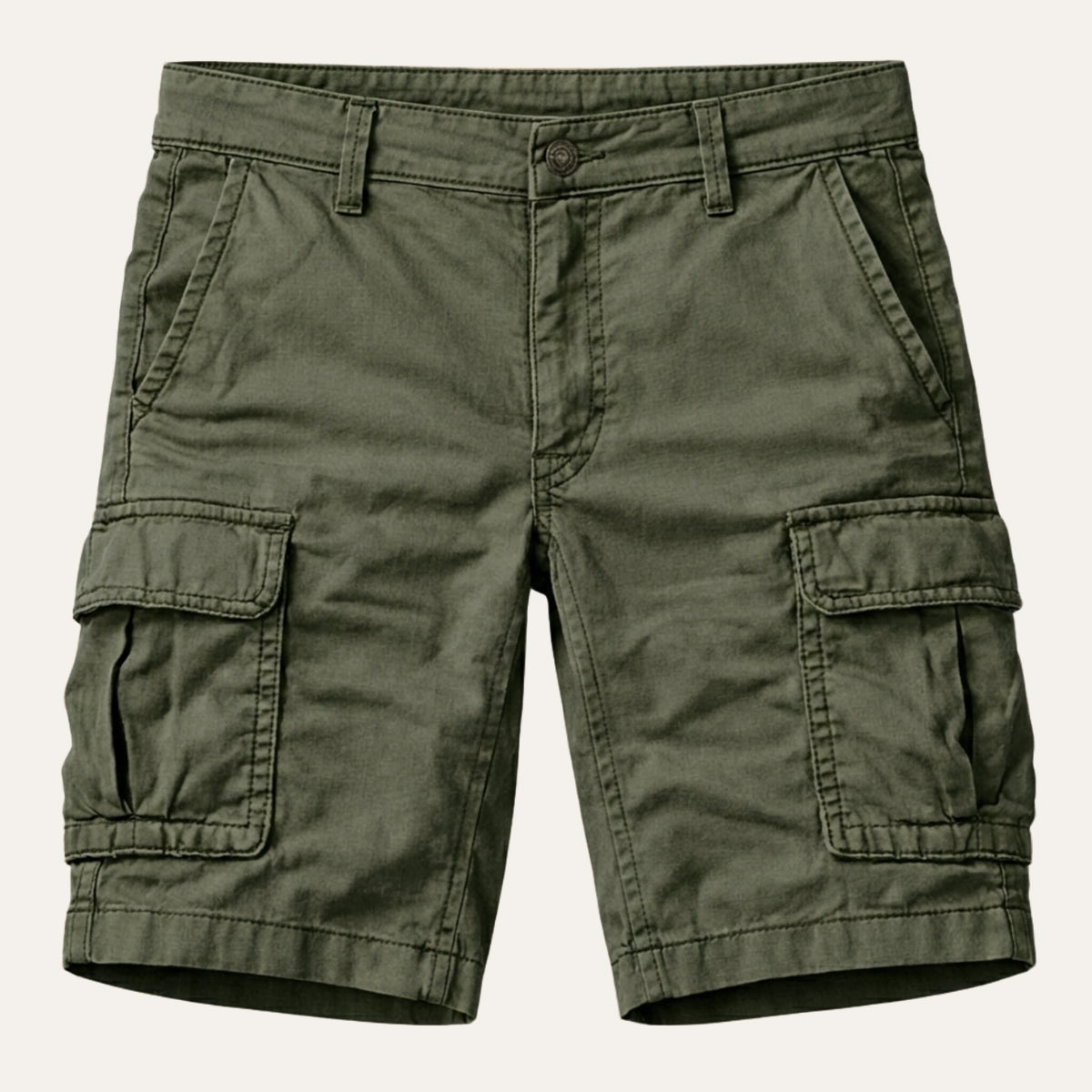Męskie szorty cargo regular fit noszone w codziennej stylizacji
