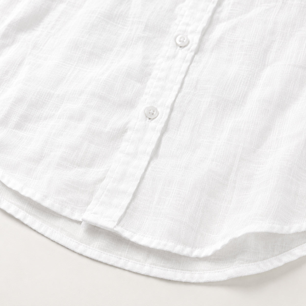 Męska koszula slim fit w ujęciu z tyłu