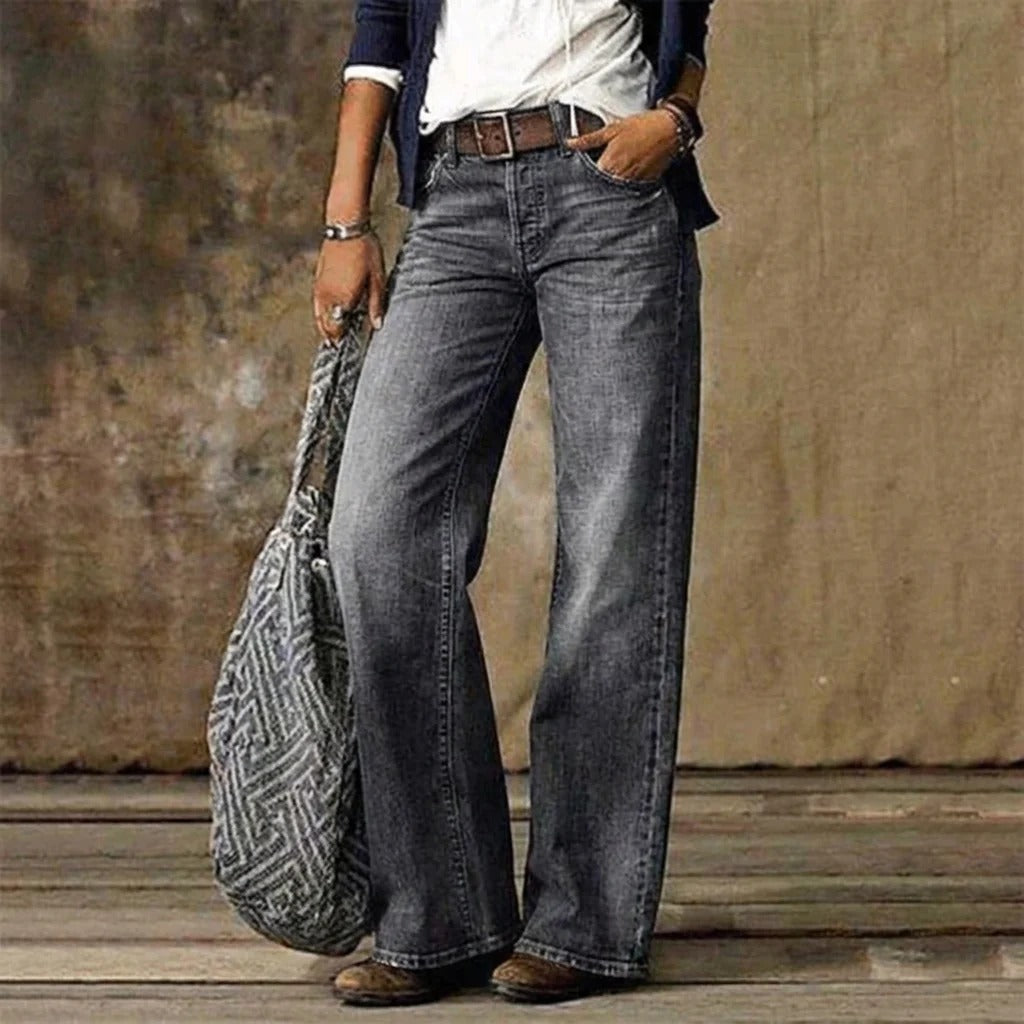Damskie jeansy denim o luźnym kroju, widok z tyłu