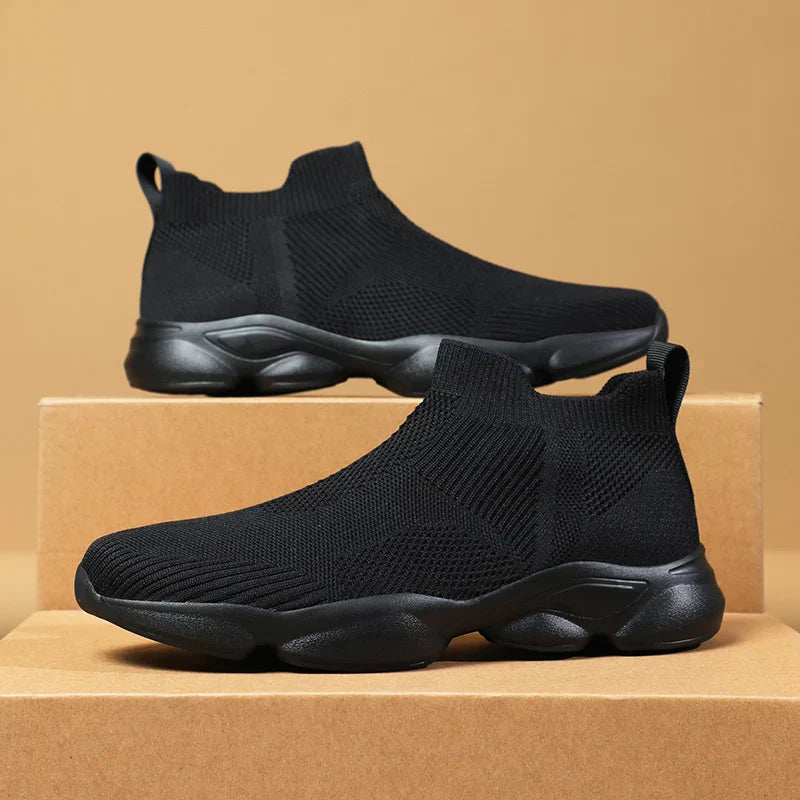 Męskie sneakersy za kostkę z dzianiny w czarnym kolorze, widok z tyłu