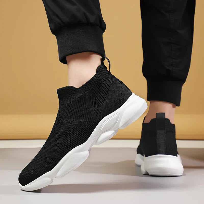 Para czarnych męskich sneakersów za kostkę z dzianiny