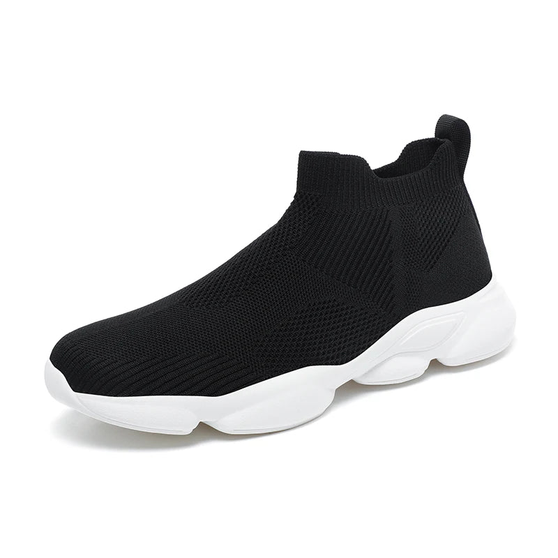 Czarne sneakersy męskie za kostkę, zbliżenie na podeszwę