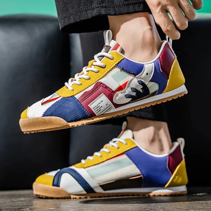 Męskie sneakersy trekkingowe pokazane z góry