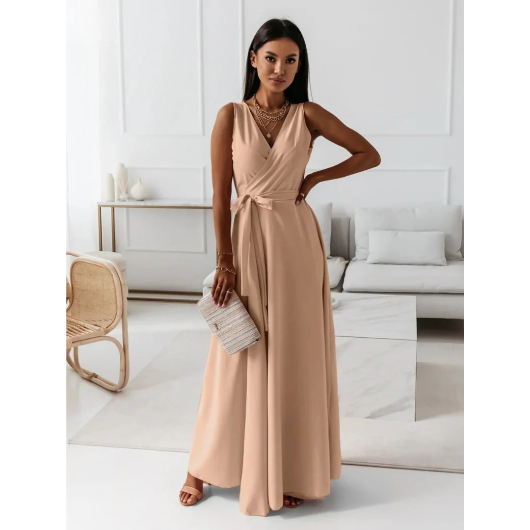 Widok sylwetki w eleganckiej sukience maxi