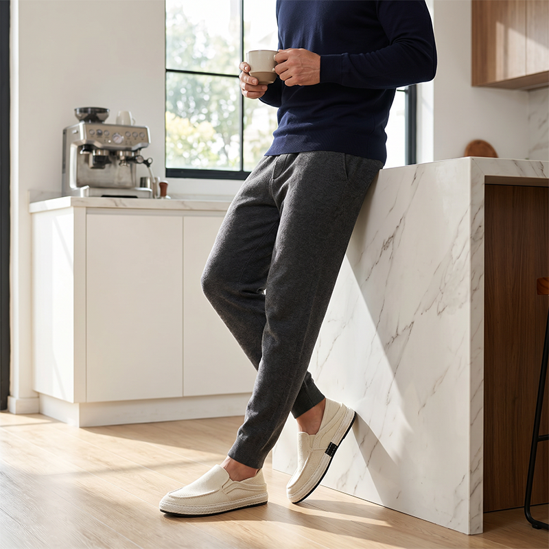 Męskie buty slip-on casual, detal elastycznych wstawek
