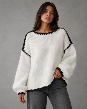 Damski sweter oversize pokazany z tyłu